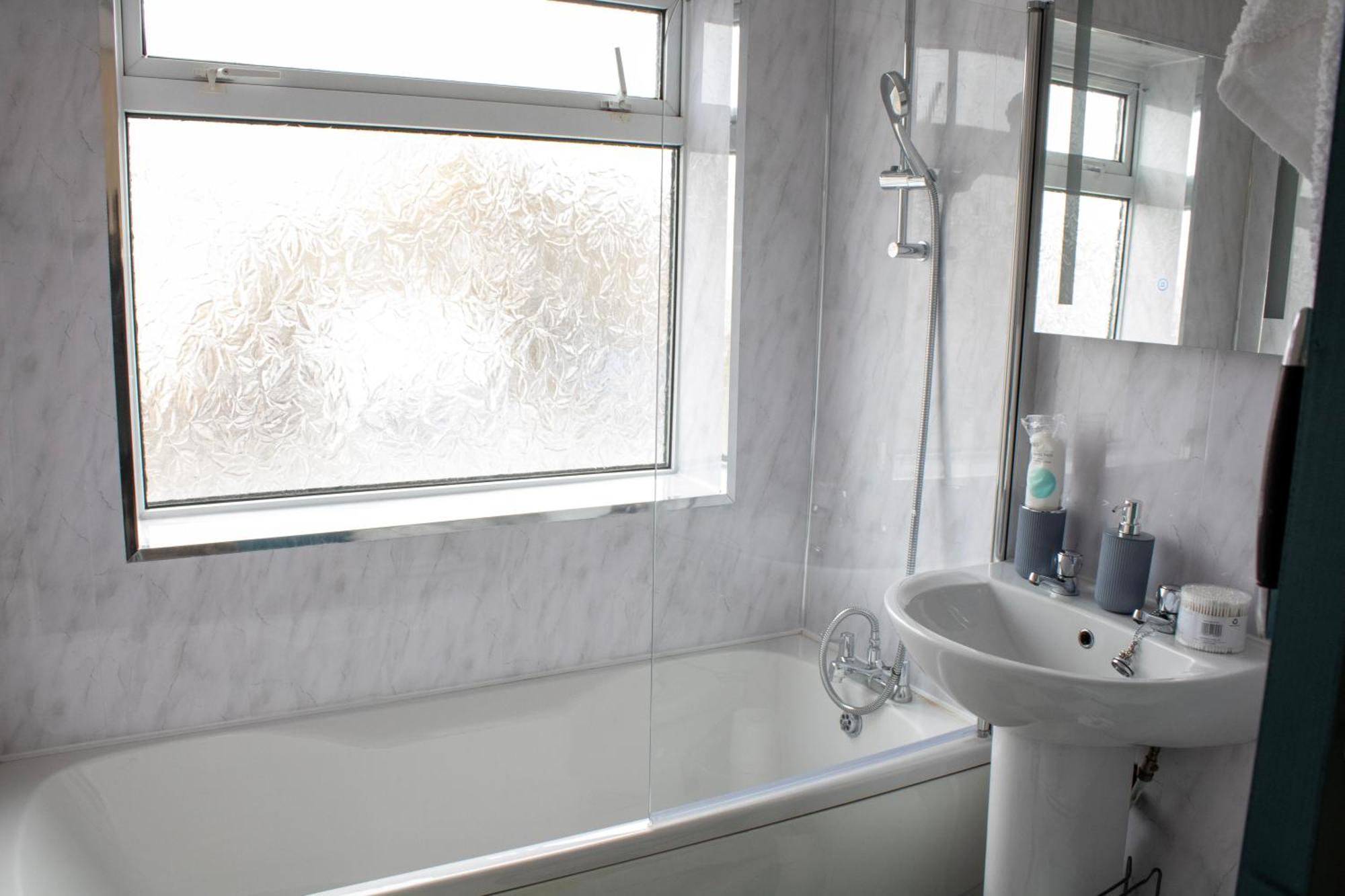 Harvard House, Stylish 3 Bedroom House In Solihull 5 Mins To The Nec, Bhx ,Jlr With Free Parking Birmingham Dış mekan fotoğraf